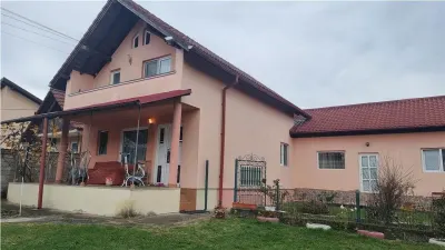 Două case in aceeași curte, 5.600 mp teren - Golești | 138.000 € negociabil - Golesti