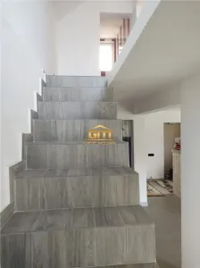 Două case in aceeași curte, 5.600 mp teren - Golești | 138.000 € negociabil - foto 11