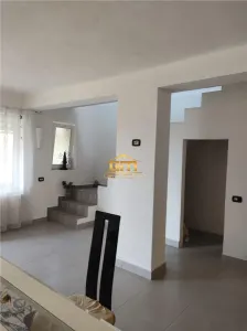 Două case in aceeași curte, 5.600 mp teren - Golești | 138.000 € negociabil - foto 7