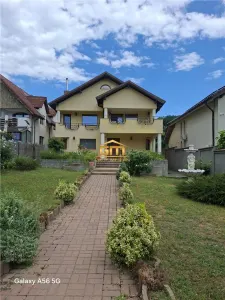 Casă de vanzare in Rm. Valcea-294 mp, teren 958 mp, deschidere la raul Olănești - Ramnicu Valcea