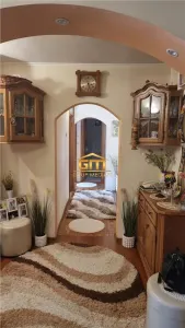 Apartament 3 camere de vanzare - Ostroveni, zona Pieței, decomandat, 71,29 mp - Ramnicu Valcea