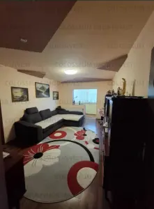 Apartament 4 camere, semidecomandat - zona Tractorul - Brasov