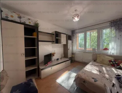 Apartament 3 camere, semidecomandat - zona Garii - Brasov
