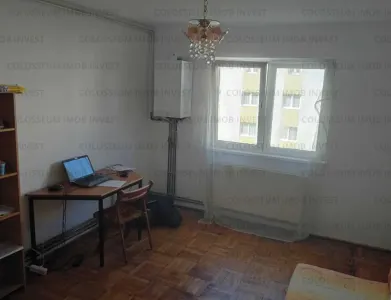 Garsoniera - zona Uzina 2 - foto 4