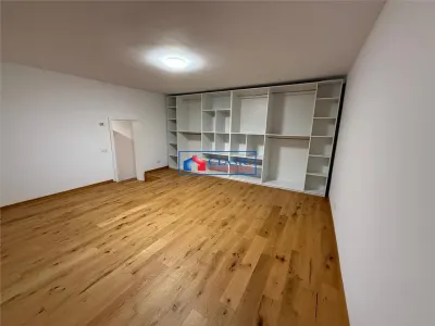 Vanzare apartament 4 camere pe 2 niveluri si curte comuna in Centru- zona Primariei - foto 4