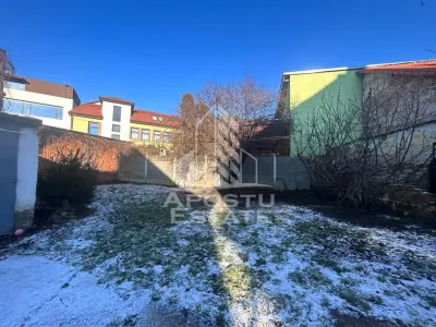 Casa cu 929 mp teren pretabil pentru investitie in zona Centrala. - foto 2