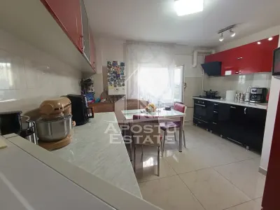 Apartament 4 camere, decomandat, 3 dormitoare, 2 bai, zona Fratelia. - foto 3