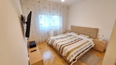 Apartament cu 4 camere, decomandat, etaj 1, BRD, Complexul Studentesc - foto 2