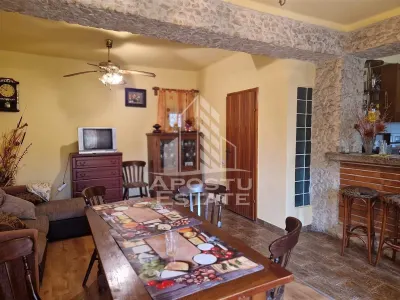 Casa familiala cu spatiu comercial si garaj P+1E+M 720 Mp - foto 17