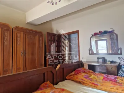 Casa familiala cu spatiu comercial si garaj P+1E+M 720 Mp - foto 8
