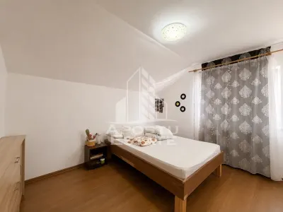 Apartament cu 3 camere de vanzare, loc de parcare, Dumbravita - foto 5