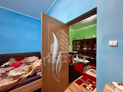 Apartament 2 camere, la curte comuna, pod mansardabil in zona Centrala - foto 4