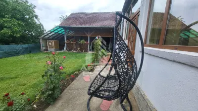 Casa individuala cu 6 camere,2 bai,teren de 1017 mp Pischia Central - Pischia