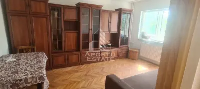 Apartament cu 3 camere, decomandat, etajul 2 , centrala proprie - foto 2