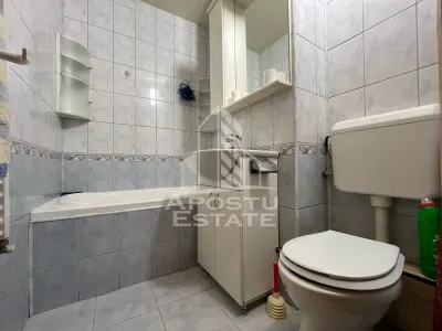 Apartament cu 3 camere, decomandat, etajul 2 , centrala proprie - foto 8