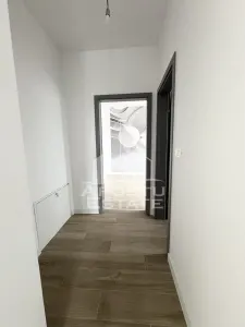 Apartament cu 2 camere decomandat si gradina de 15 mp la asfalt Giroc - foto 4