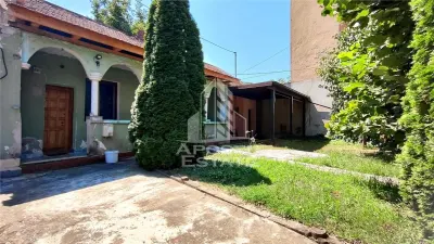 Casa la curte comuna 4 camere, zona Centrala - foto 1