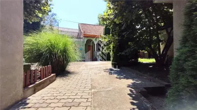 Casa la curte comuna 4 camere, zona Centrala - foto 2