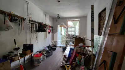Casa la curte comuna 4 camere, zona Centrala - foto 19