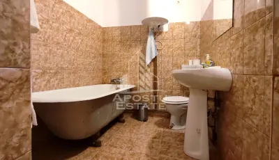 Casa la curte comuna 4 camere, zona Centrala - foto 10
