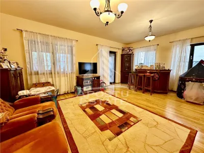 Duplex cu 4 camere situat la asfalt, in zona Planetelor - Giroc