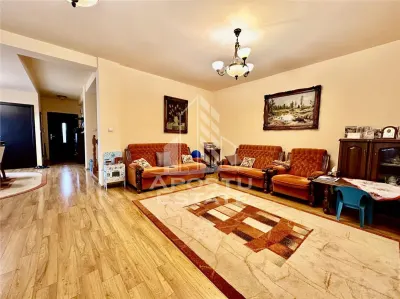 Duplex cu 4 camere situat la asfalt, in zona Planetelor - foto 2