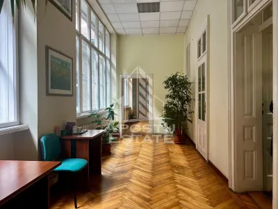 Apartament cu 5 camere,zona Ultracentral - Arad