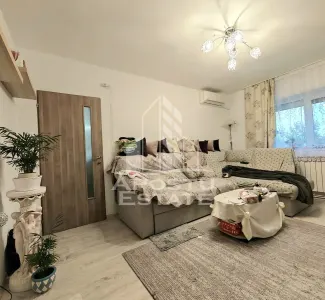 Apartament cu 3 camere, centrala proprie, Sag - Sag