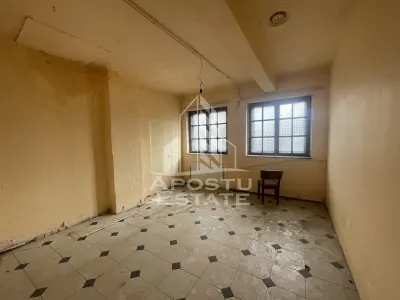 Spatiu comercial 1050 mp si 812 mp teren, in zona Sagului. - foto 8