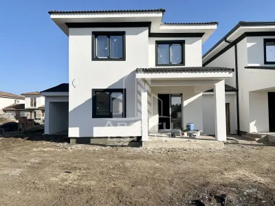 Jumatate de duplex cu 5 camere despartit prin garaj, 131 mp utili - Dumbravita