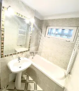 Apartament cu 4 camere, pretabil pentru muncitori, Spitalul Judetean - foto 2
