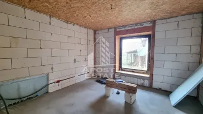 Casa individuala de vanzare la rosu cu teren generos, Seceani - foto 4