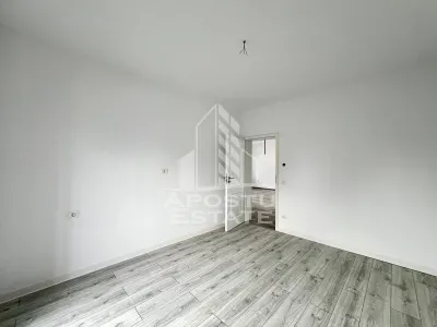 Casa individuala de vanzare pe parter, curte proprie, zona Sanandrei - foto 4