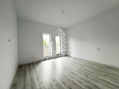 Casa individuala de vanzare pe parter, curte proprie, zona Sanandrei - foto 5