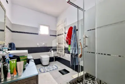 Vila cu terasa si piscina in Zadareni - foto 18