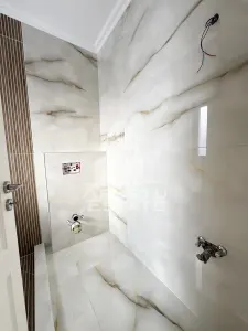Duplex cu perete dublu, 4 camere si 3 bai finalizat, toate utilitatile - foto 11