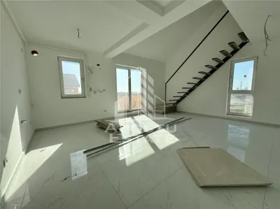 Penthouse cu scara interioara deosebita, 3 camere si 2 bai langa Lidl. - Giroc