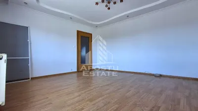 Apartament 3 camere,decomandat, nemobilat, Confectii - Arad