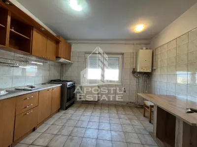 Apartament cu 3 camere, 2 bai, decomandat, centrala proprie, Sagulu - foto 3