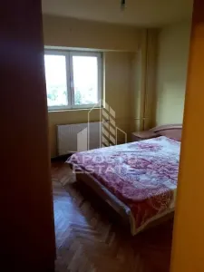 Apartament cu 2 camere,decomandat,in zona Intim. - foto 4