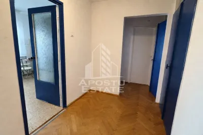Apartament 2 camere , decomandat, etajul 3/4, zona Girocului - foto 5