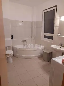 TORONTALULUI - ETAJ 4 LIFT - 3 CAMERE - BALCON - CENTRALA PROPRIE - CLIMA - LOC PARCARE CF - foto 4