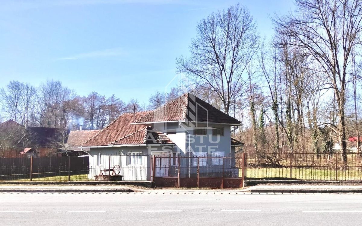 Casa potential turistic si comercial -zona Varfurile - Lazuri