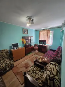 Podu ros, 2 camere, etaj 1, langa scoala 23. pret 88000 euro - Iasi