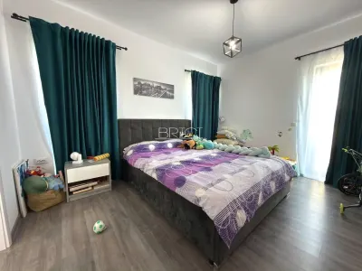Casa, 90mp, 3 camere, 3 bai, cu Garaj si Curte - foto 8