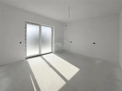 Casa noua individuala 4 camere 2 bai terasa curte Calea Cisnadiei - foto 3