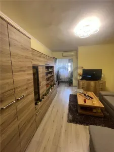RECO Garsoniera renovata complet, etaj intermediar - Oradea