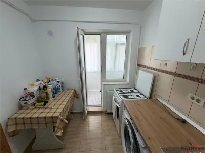Apartament 2 camere, zona Plevnei , etaj 3 cu acoperis, renovat - Focsani