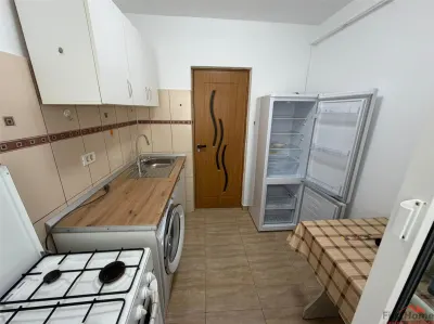 Apartament 2 camere, zona Plevnei , etaj 3 cu acoperis, renovat - foto 2