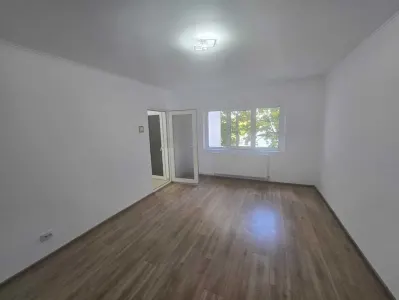 Ap 2 camere confort 1, decomandat, Garii etaj 2, renovat recent - foto 1